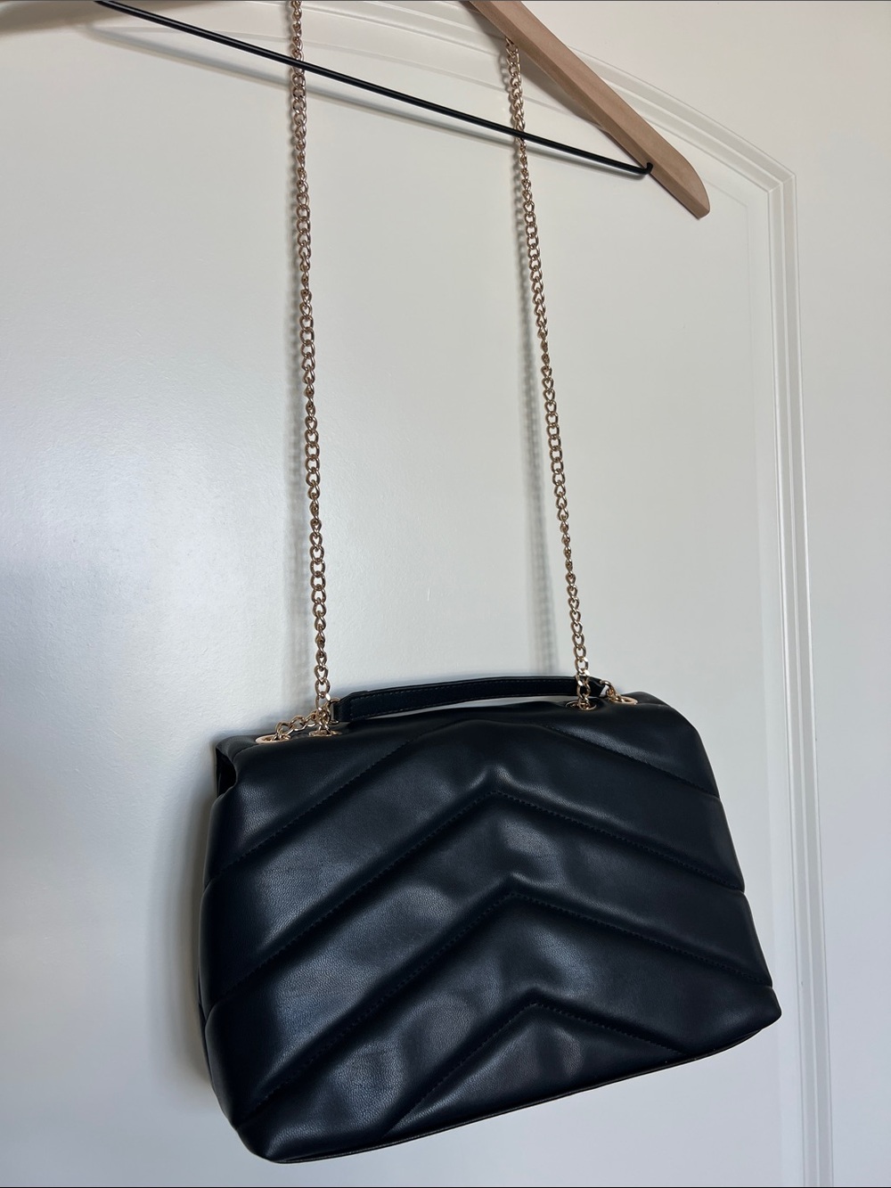 Black purse with adjustable strap - Picture 6 of 7